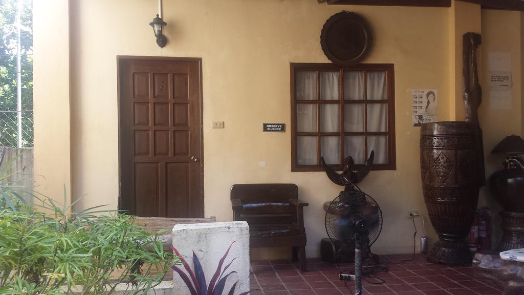 Casa Aviara Resort&Hotel Puerto Galera Exterior foto